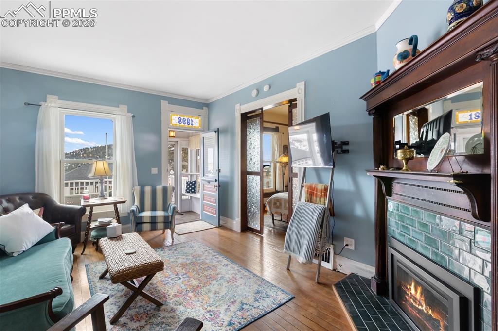 Image 5 of 24: Living Room