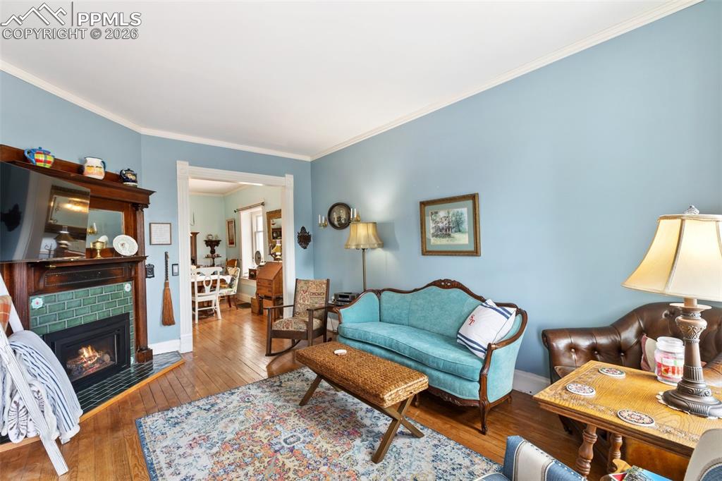 Image 6 of 24: Living Room