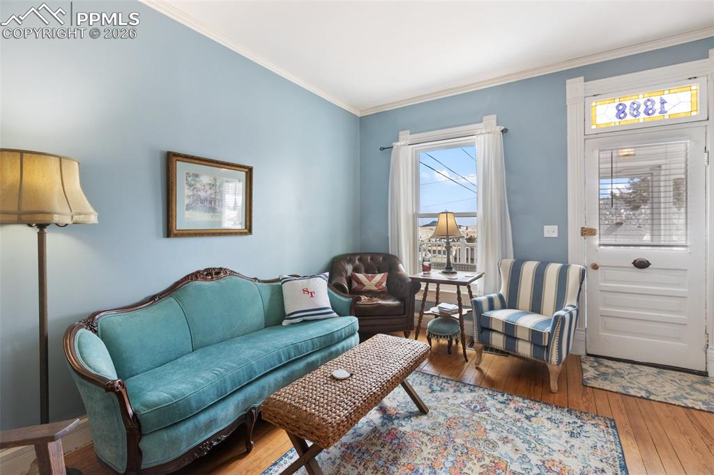 Image 7 of 24: Living Room