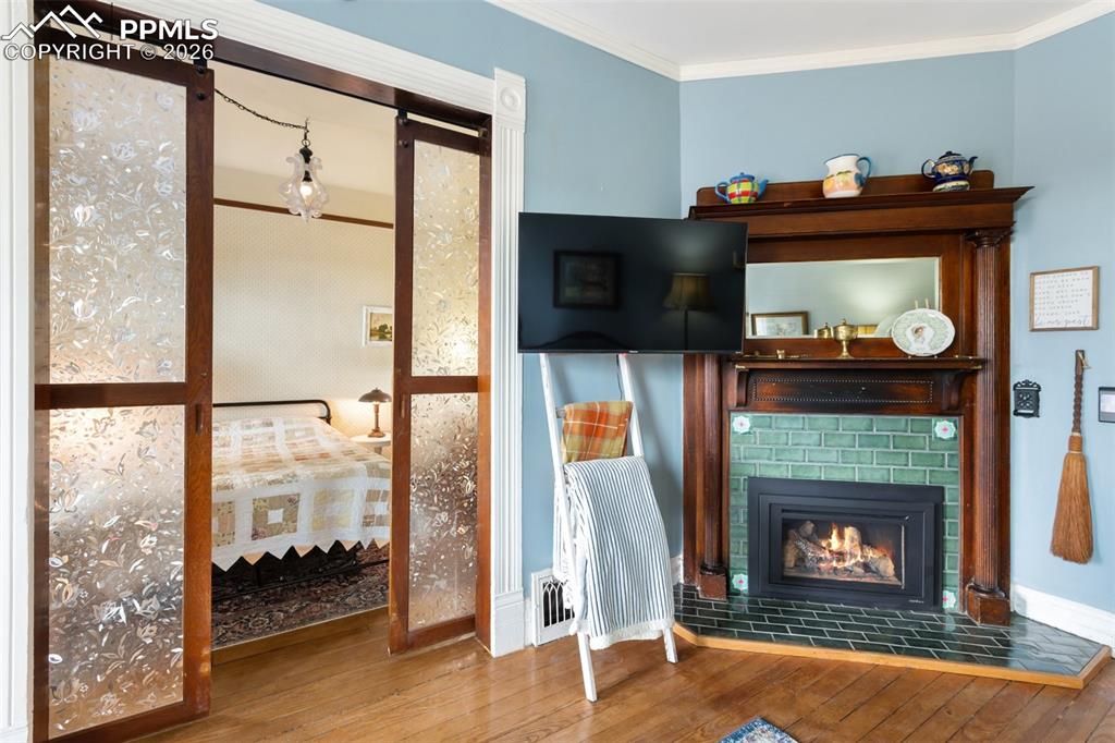 Image 8 of 24: Living Room