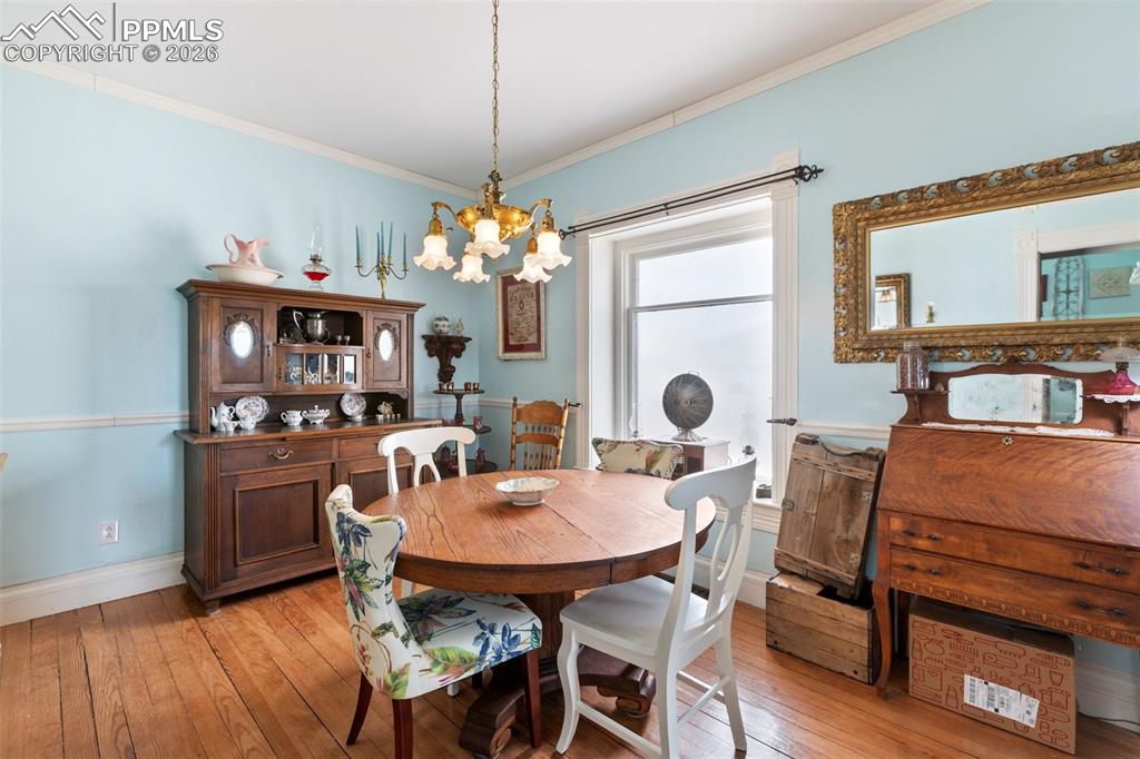 Image 9 of 24: Dining Room