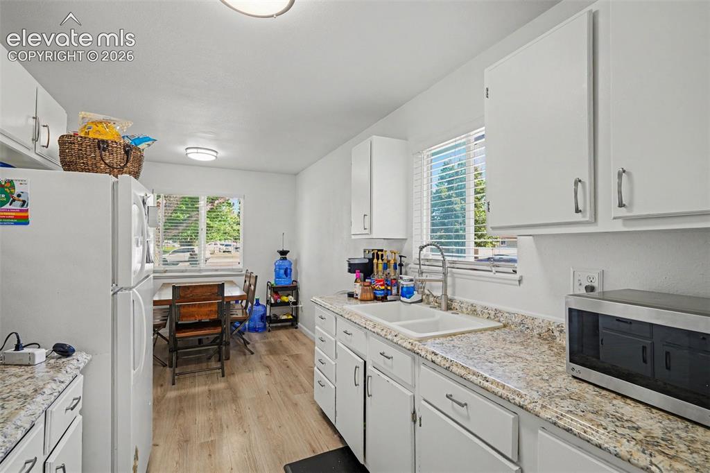 Image 8 of 20: Kitchen