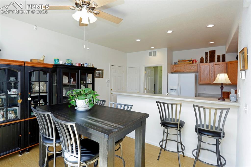 Image 11 of 32: Dining Area