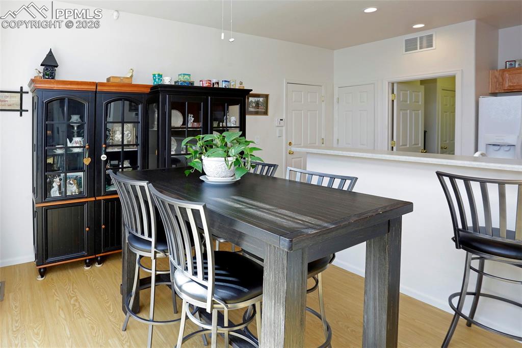 Image 12 of 32: Dining Area