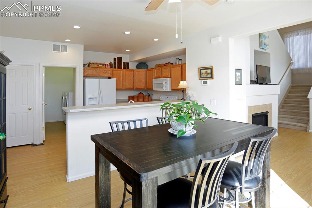 Image 13 of 32: Dining Area