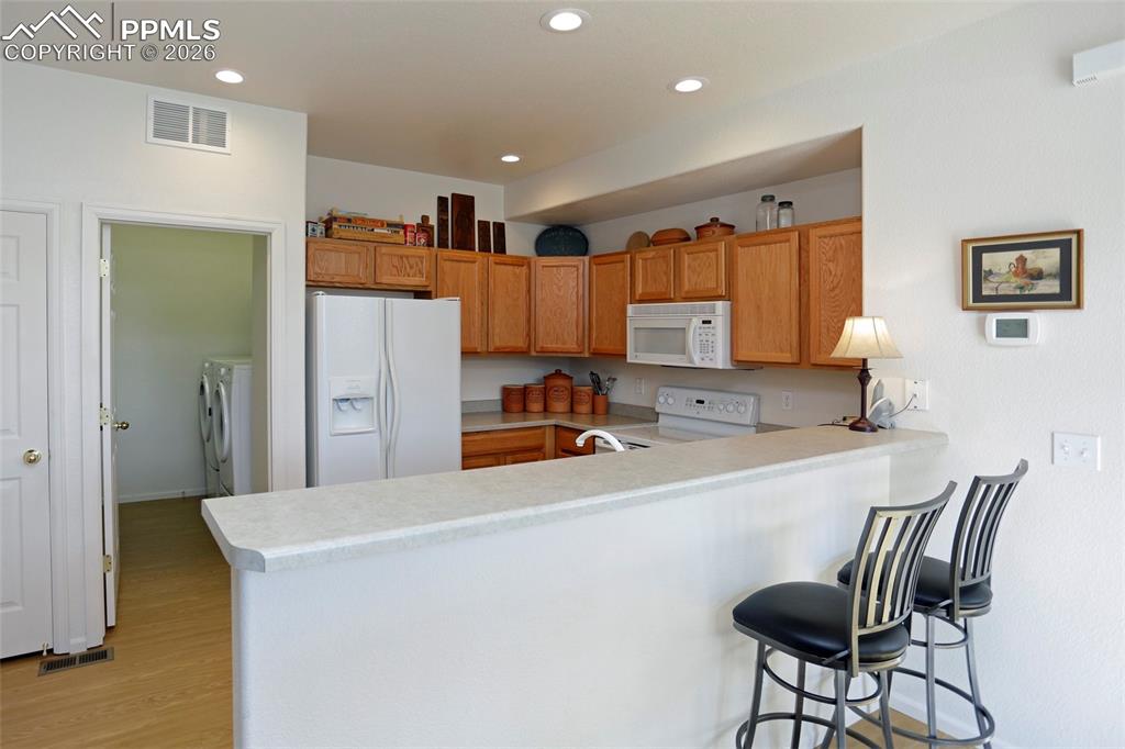 Image 15 of 32: Kitchen