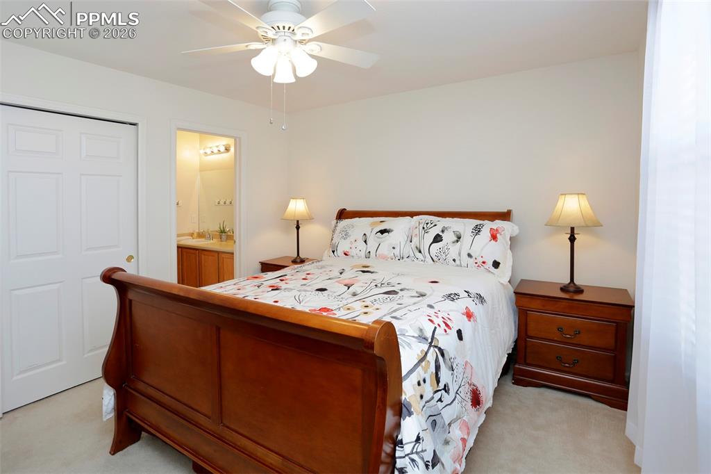 Image 27 of 32: Bedroom