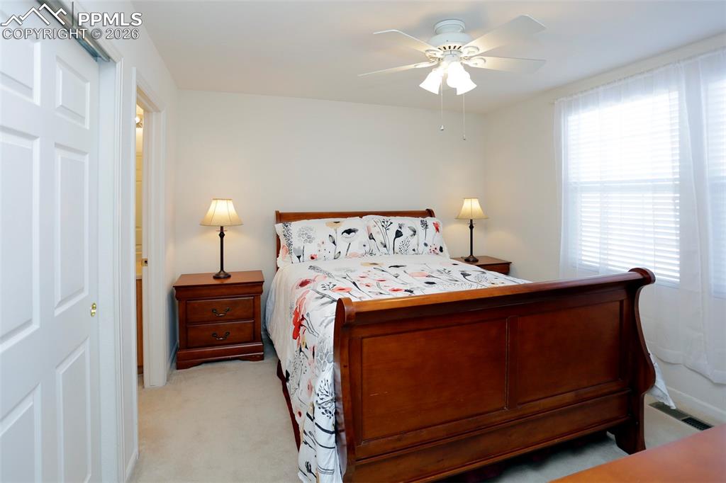 Image 28 of 32: Bedroom