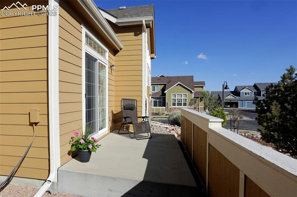 Image 4 of 32: Balcony