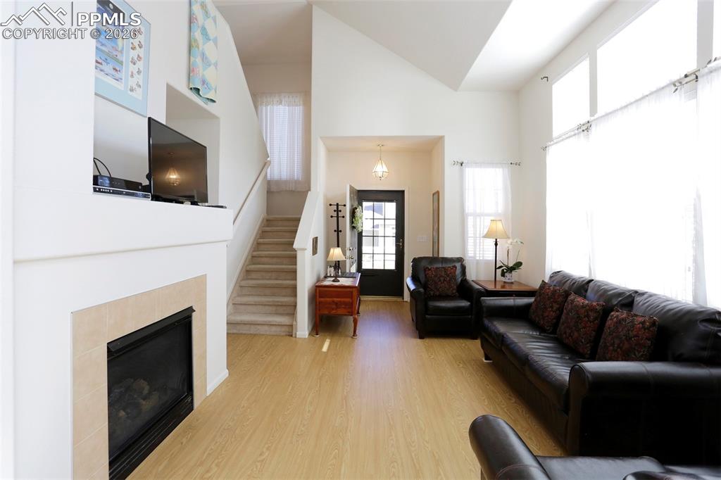 Image 6 of 32: Living Room