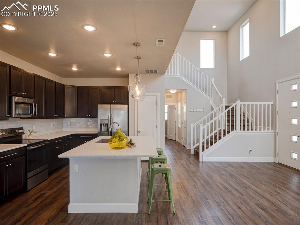 Image 10 of 28: Kitchen