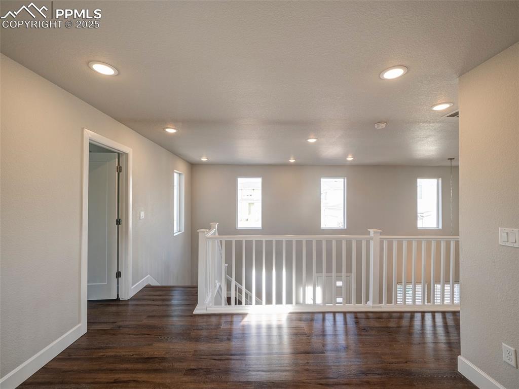 Image 21 of 28: Loft