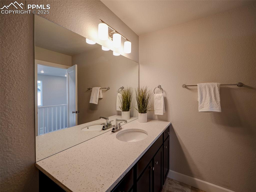 Image 24 of 28: Bathroom