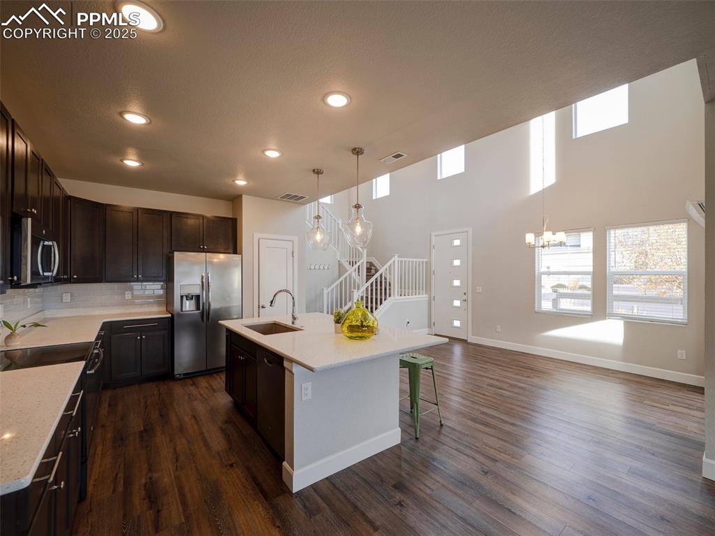 Image 7 of 28: Kitchen