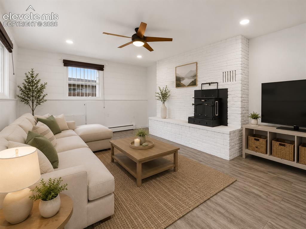 Image 17 of 47: Living Room