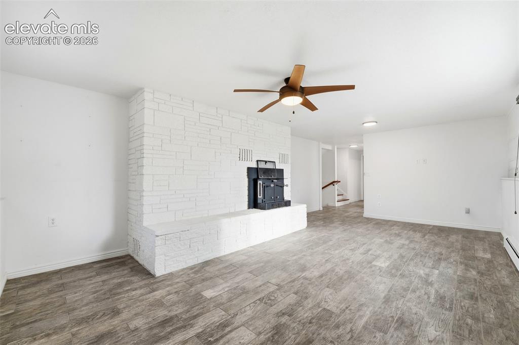 Image 19 of 47: Living Room