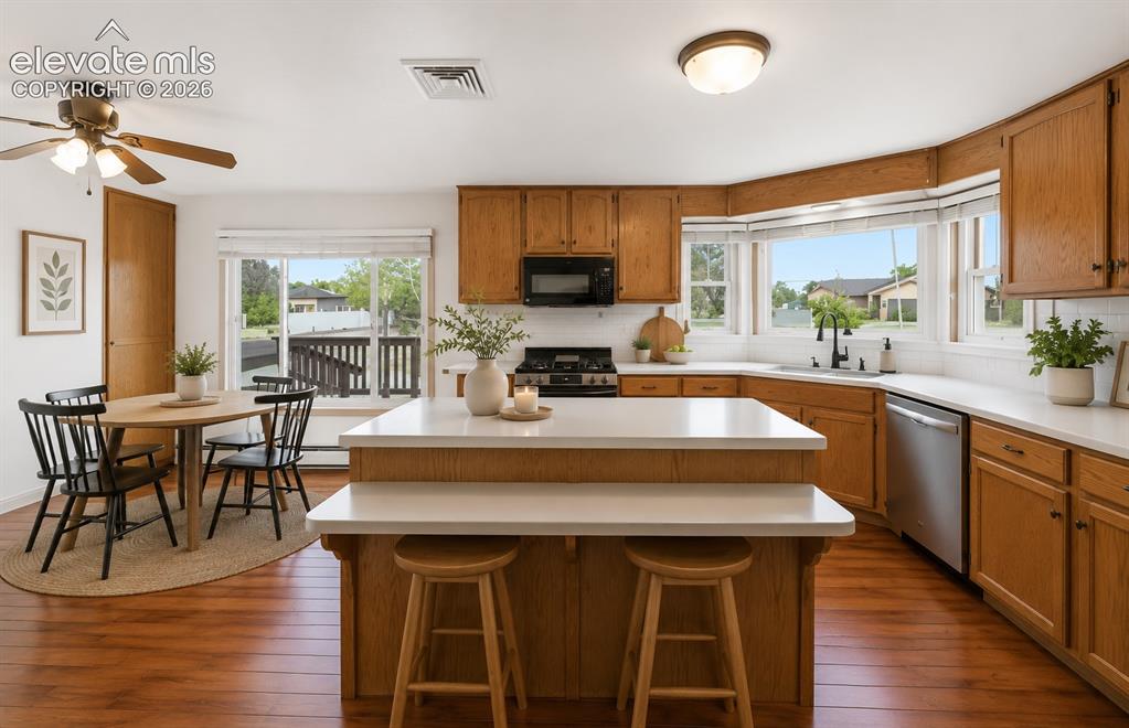 Image 6 of 47: Kitchen