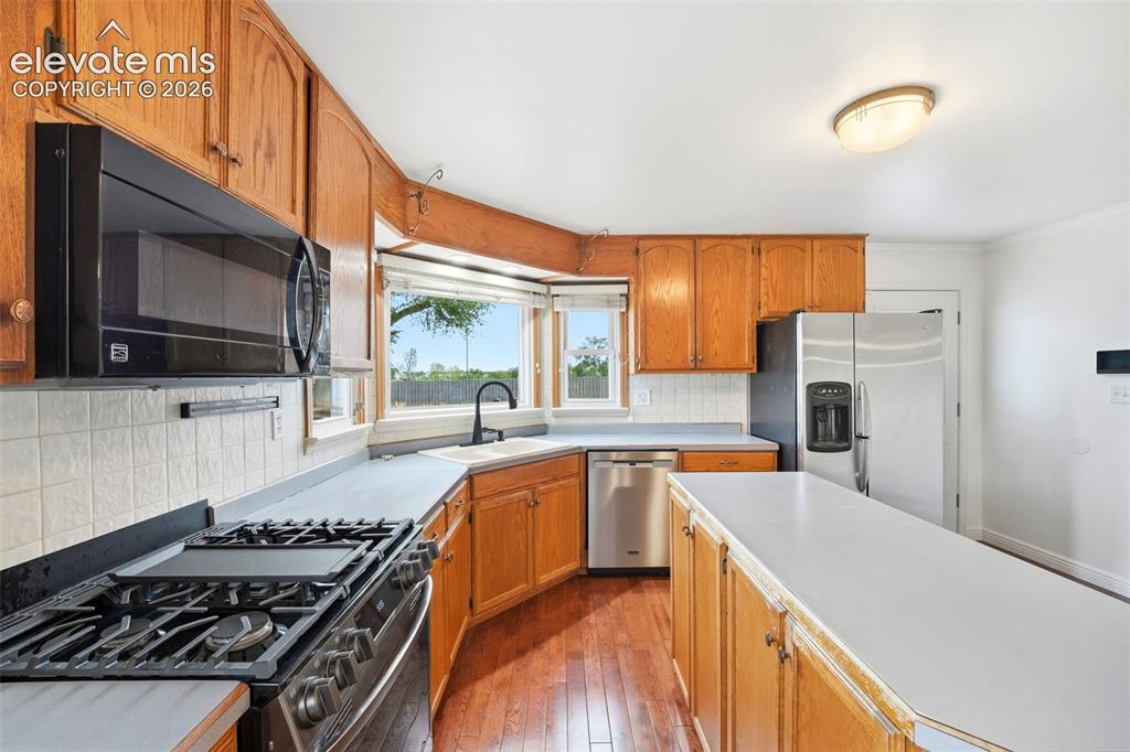 Image 7 of 47: Kitchen