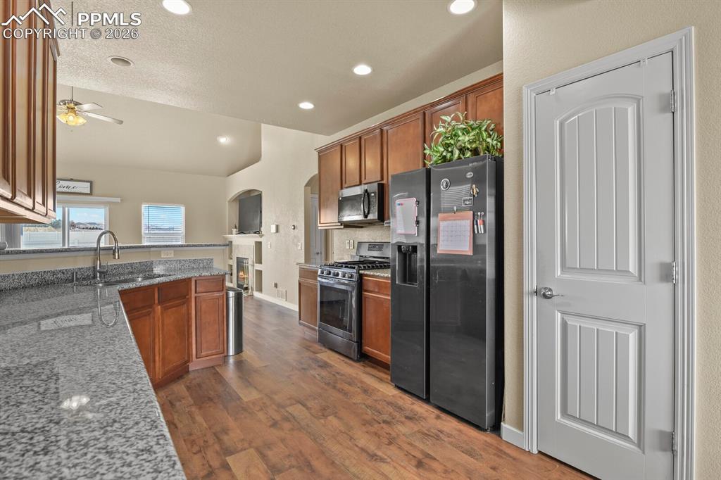 Image 10 of 45: Main level kitchen