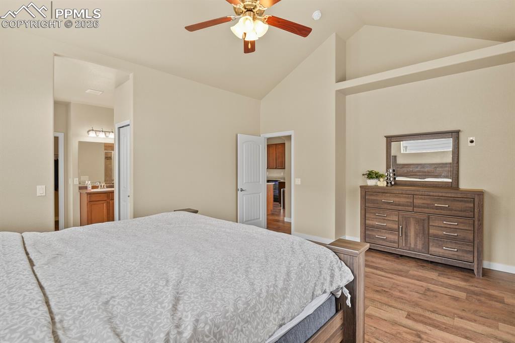 Image 17 of 45: Main level Bedroom