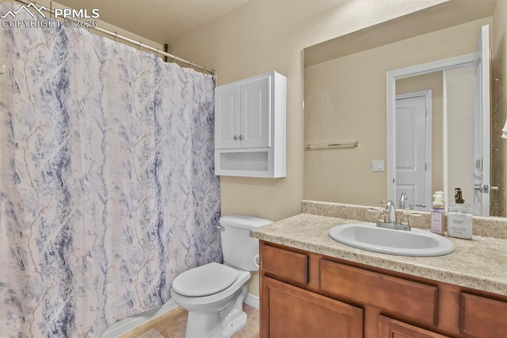 Image 30 of 45: Upper full bathroom