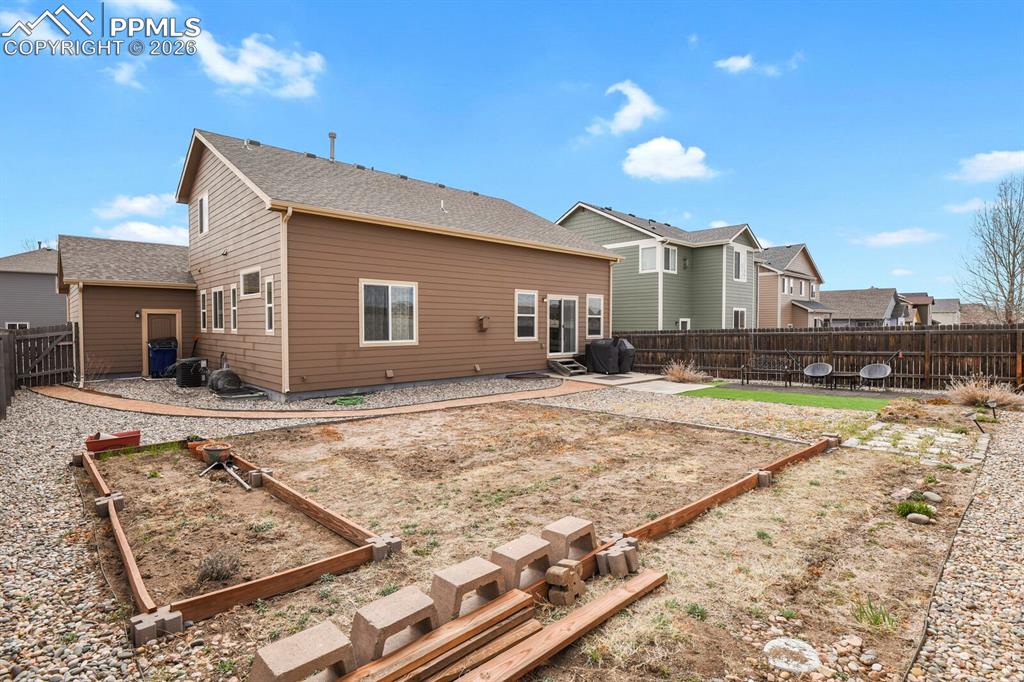 Image 43 of 45: Backyard