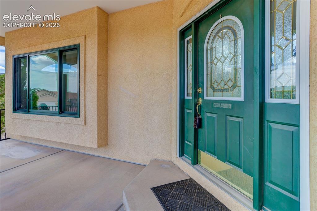 Image 7 of 50: Entryway