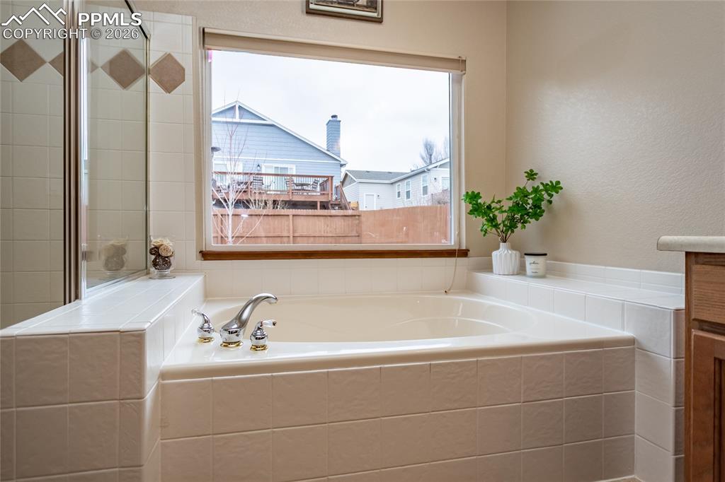 Image 25 of 50: Beautiful soak-in tub with tile surround.