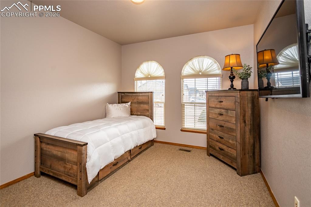 Image 29 of 50: Front bedroom 