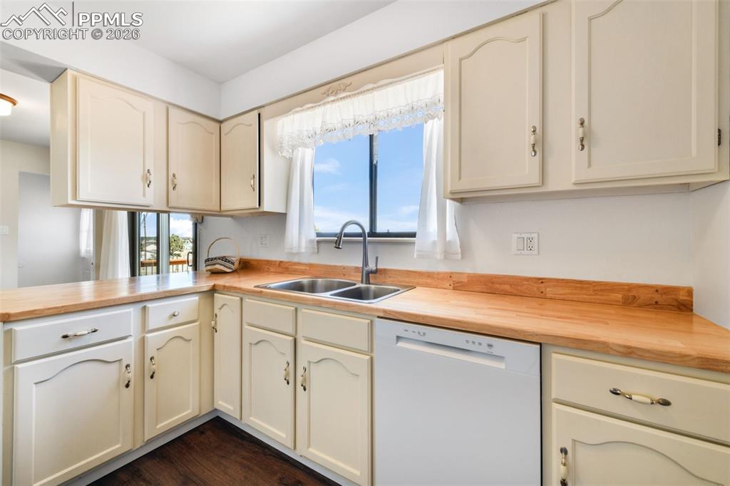 Image 14 of 50: No Description Available