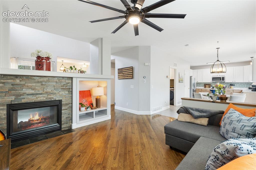 Image 14 of 46: Living Room