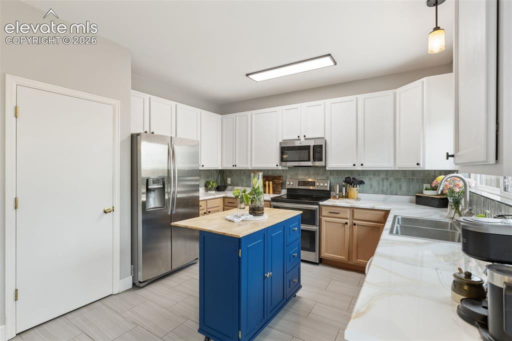 Image 20 of 46: Kitchen