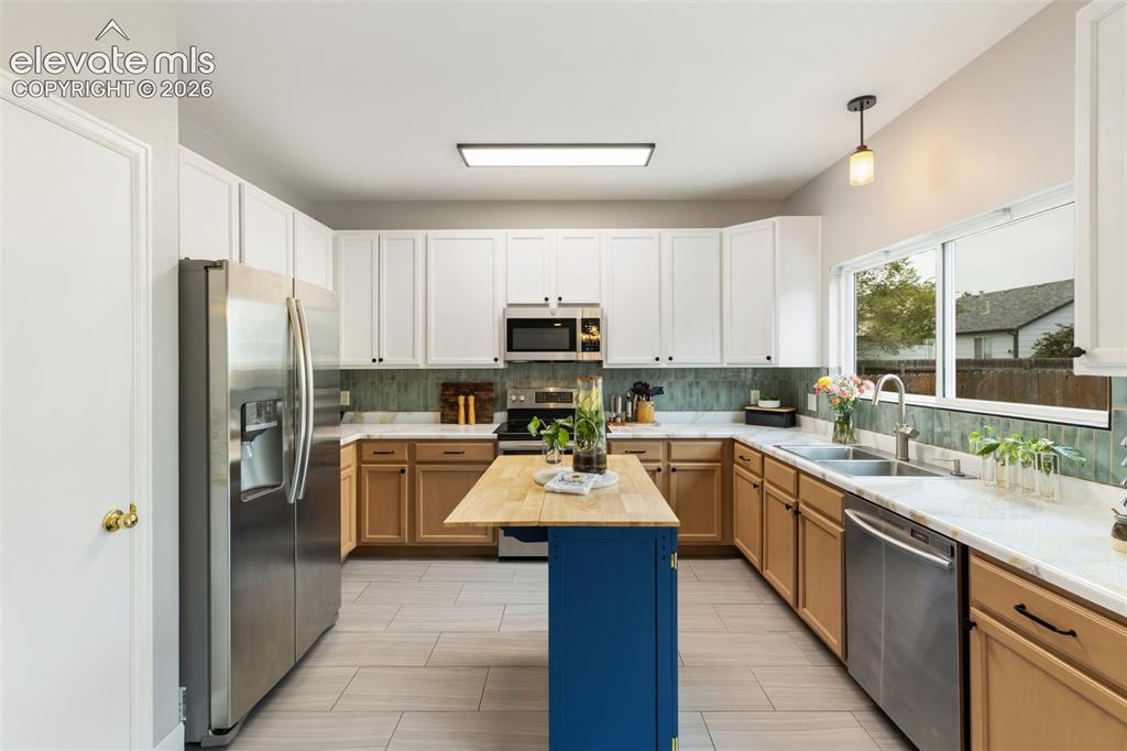 Image 21 of 46: Kitchen