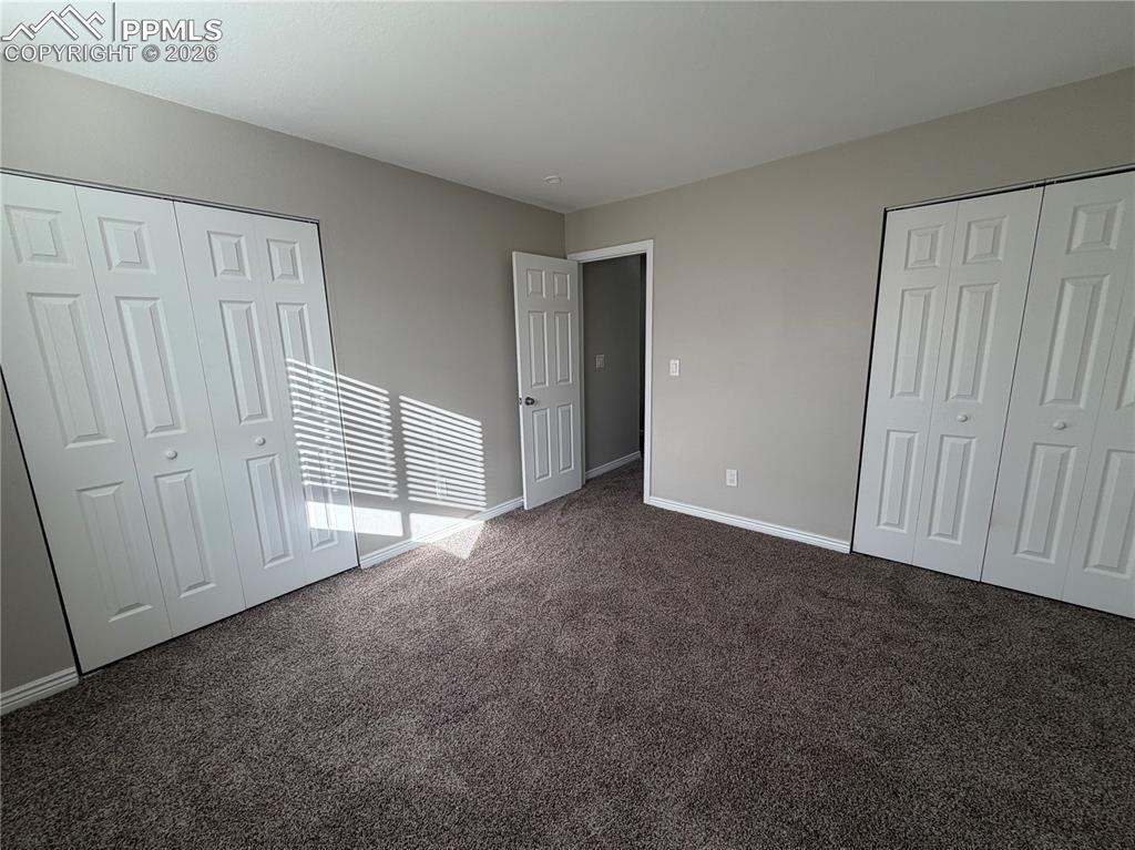 Image 11 of 15: Bedroom