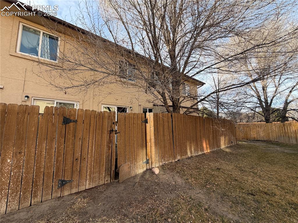 Image 15 of 15: Yard