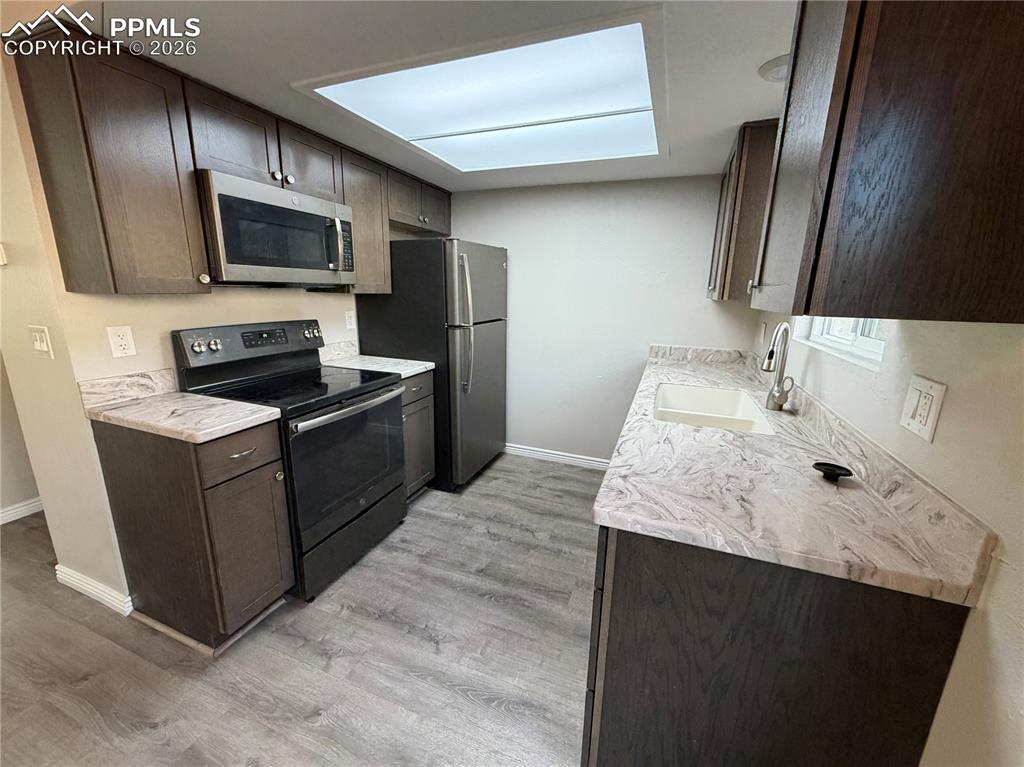 Image 6 of 15: Kitchen