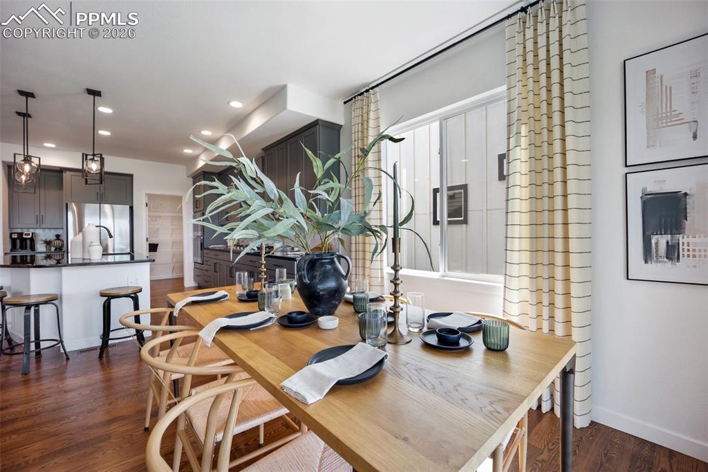 Image 11 of 35: Dining Area