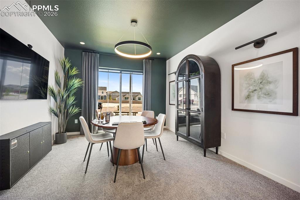 Image 12 of 35: Dining Area