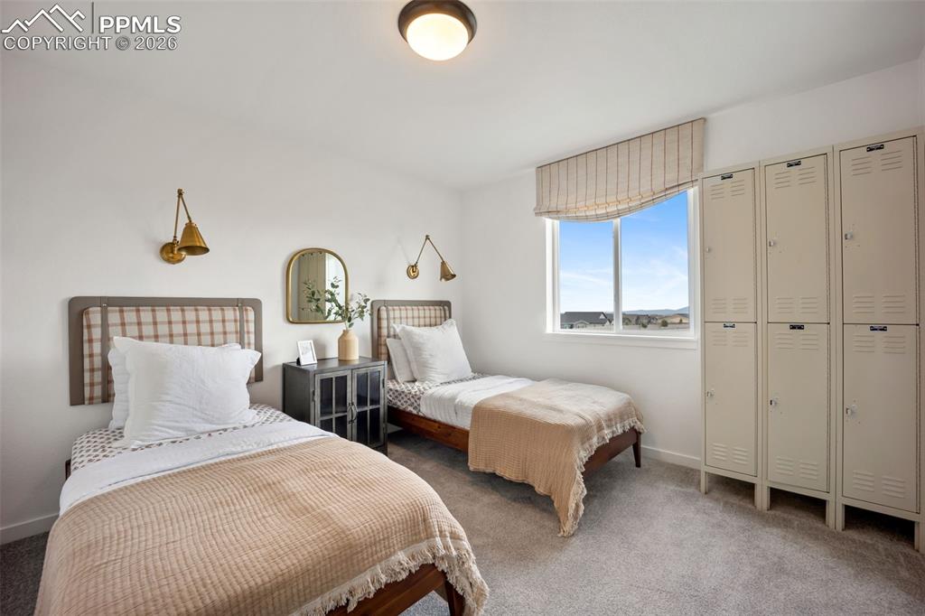 Image 20 of 35: Bedroom