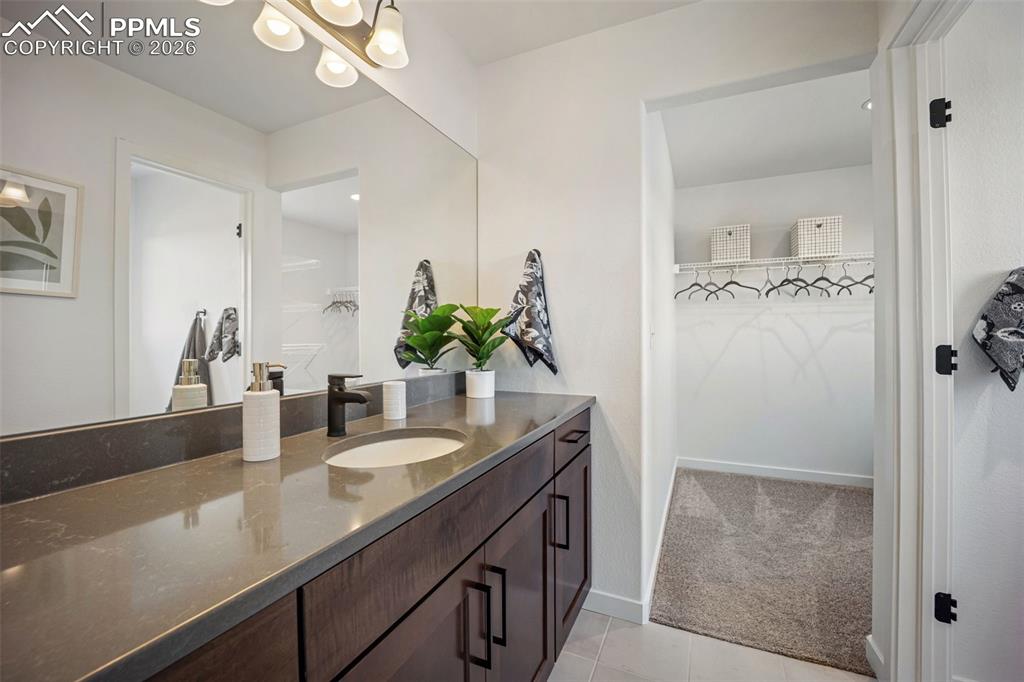 Image 23 of 35: Bathroom