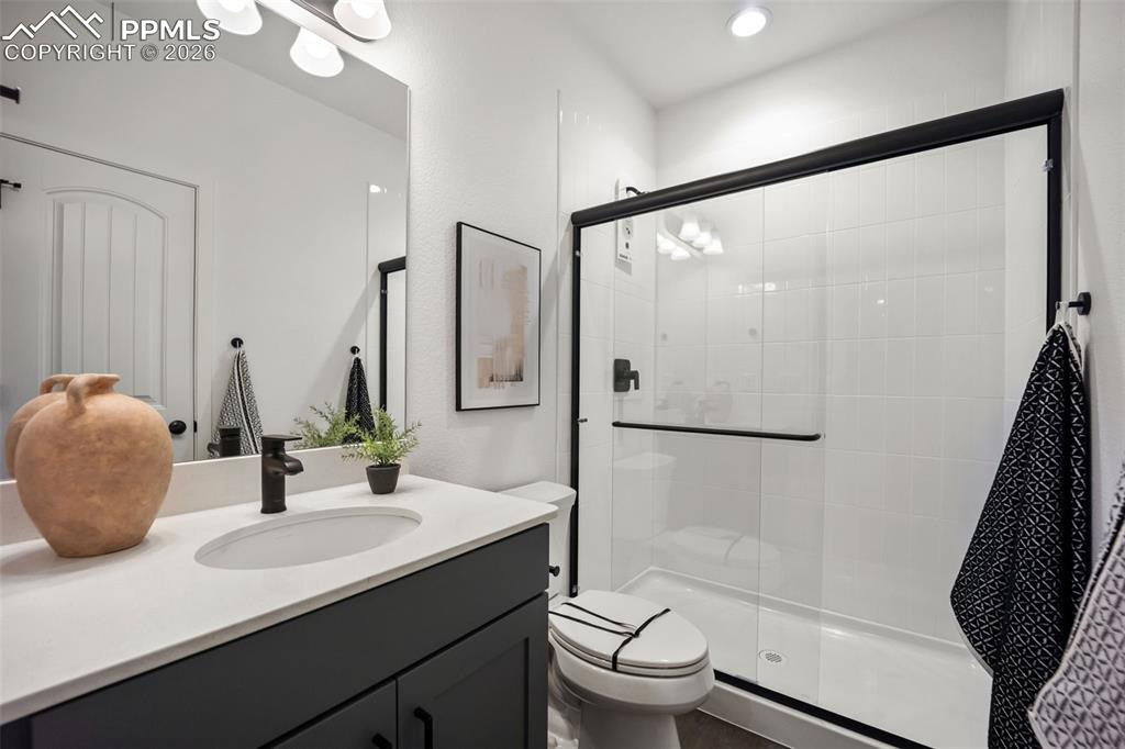 Image 27 of 35: Bathroom