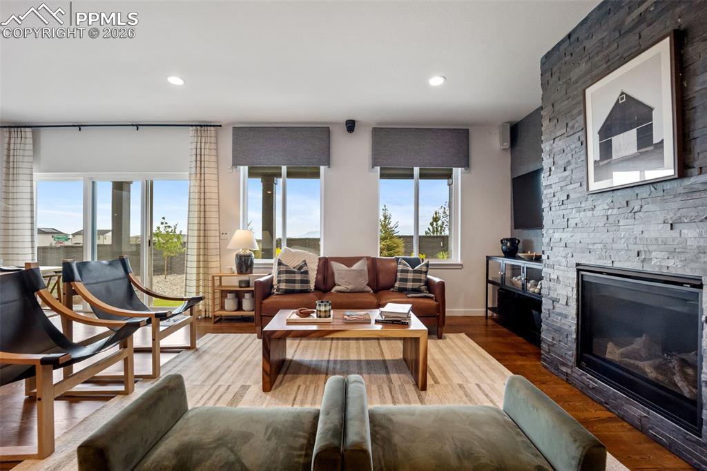 Image 3 of 35: Living Room