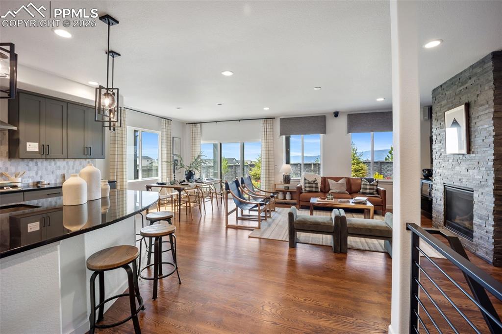 Image 4 of 35: Kitchen