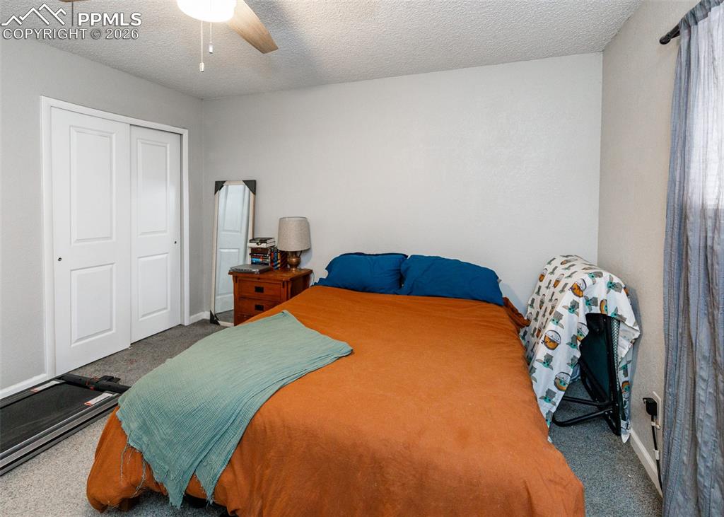 Image 11 of 18: Bedroom