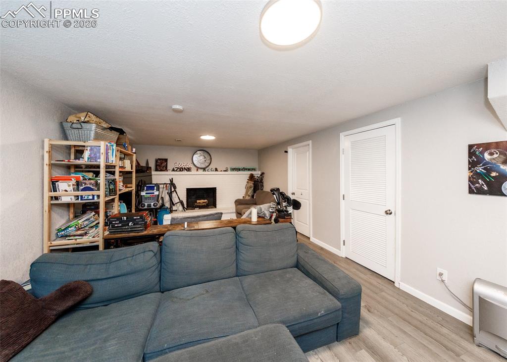 Image 14 of 18: Living Room