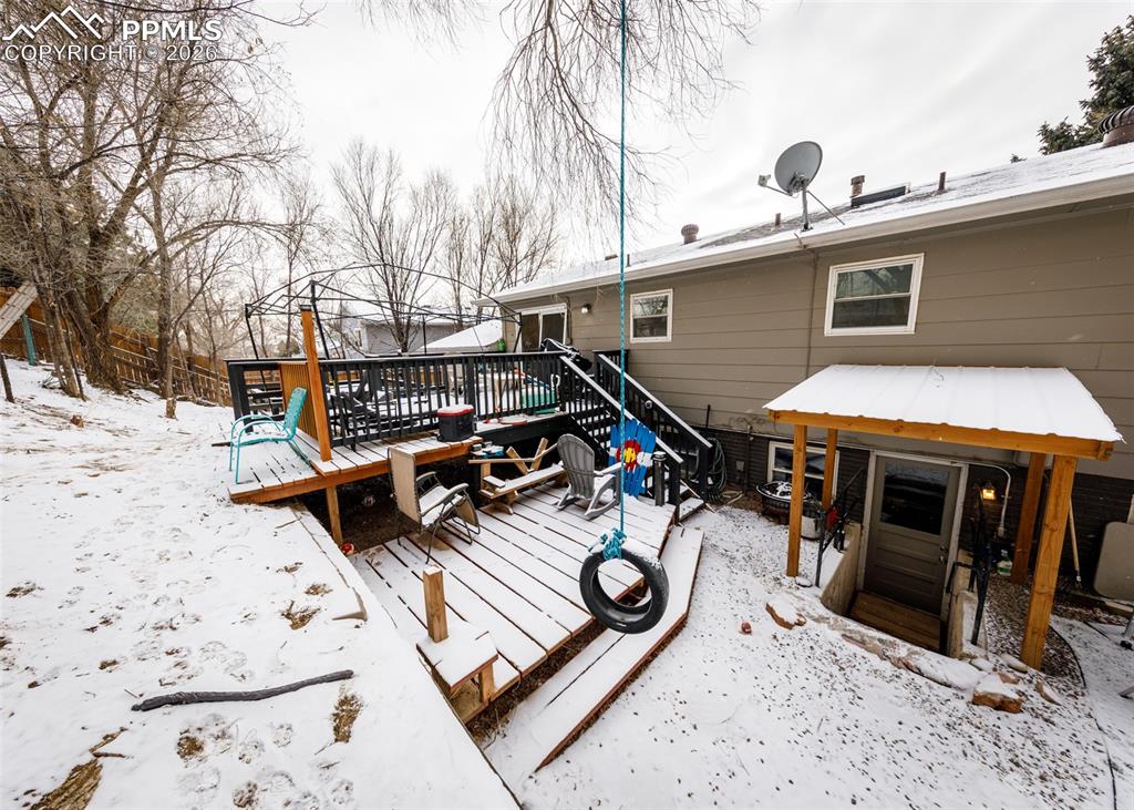 Image 18 of 18: Back of Structure