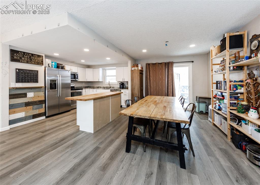 Image 5 of 18: Kitchen