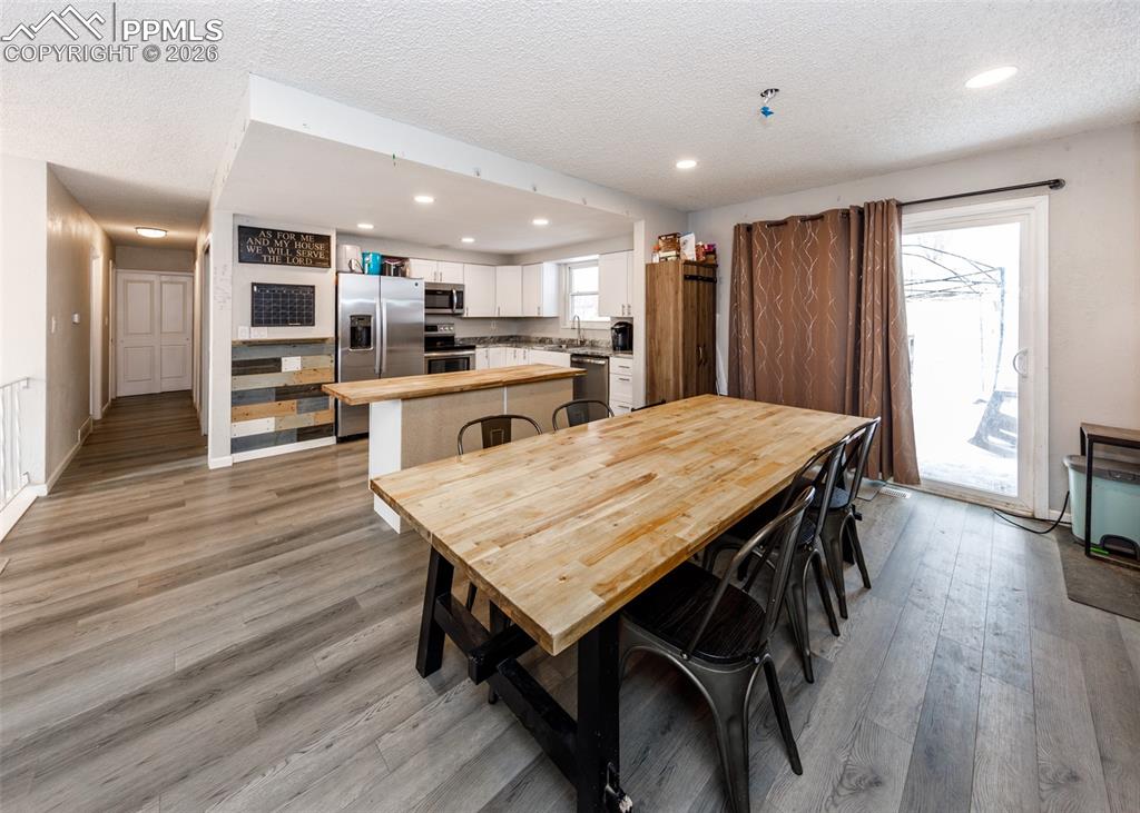 Image 6 of 18: Dining Area