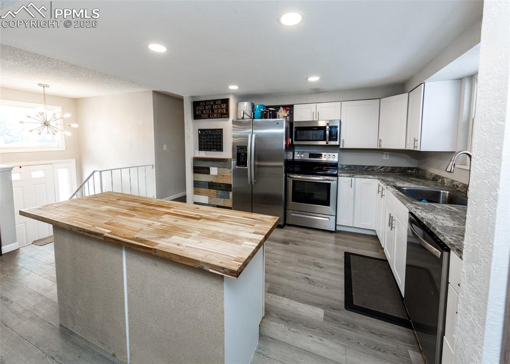 Image 8 of 18: Kitchen