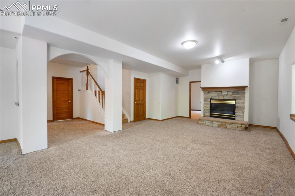 Image 31 of 44: Family Room